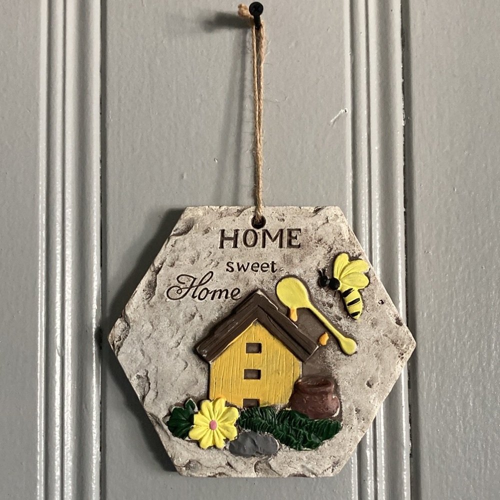 NWT- Hand Painted- Home Sweet Home 🐝🍯🌼- Hexagonal Cement Hanging Decor Sign
